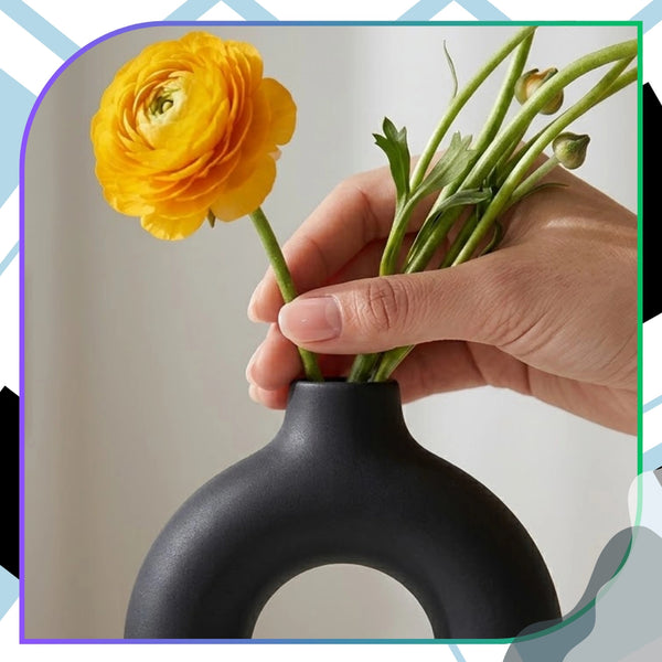 Dekoratyvinė juoda PVC vaza, minimalistinė E155