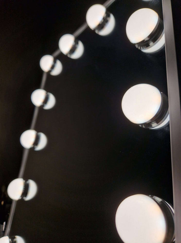 Kosmetinis makiažo veidrodis su apšvietimu, 12 LED lempučių, USB, 30 × 40 cm N51