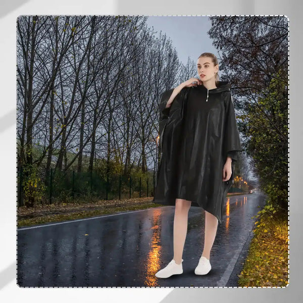 Juodas vandeniui atsparus lietpaltis